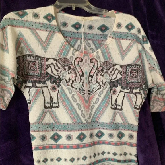 Gaze Women’s XS Sweater Elephant Motif Short Sleeve Cream Aqua made in USA - Picture 1 of 4